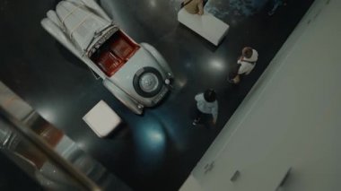 15 Nisan 2022. Münih, Almanya. BMW Müzesi. BMW araba ve motosiklet sergisi. BMW Müzesi 'ndeki efsanevi araba ve motosiklet modellerinin sergisi ve başarıları.