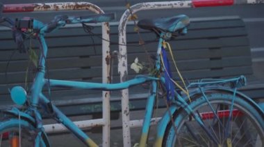 Berlin, Almanya. Rusya 'nın Ukrayna' yı işgaline karşı Berlin 'deki Rusya Büyükelçiliği önünde savaş karşıtı protesto.