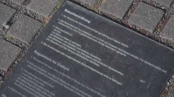 10 Mart 2022. Berlin. Almanya. Öldürülen Avrupa Yahudileri ya da Soykırım Anıtı. Yahudi kurbanları için soykırım anıtı — Stok video