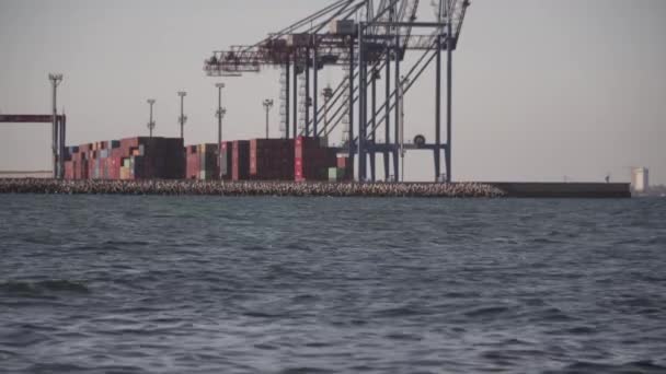 Rakománykonténer Terminál Odesszában Rakománykikötő Működő Kikötődarukkal Tömeges Teherhajó Kikötői Daru — Stock videók