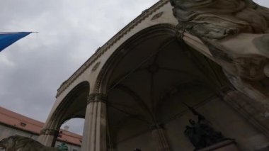 14 Mayıs Münih, Almanya. Odeonsplatz 'da Ukraynalıların protestosu. Rusya 'nın Ukrayna' ya işgaline karşı göstericiler. Münih halkı Ukrayna 'da savaşa karşı gösteri yaptı. Ukrayna 'da savaşa karşı yürüyüş 