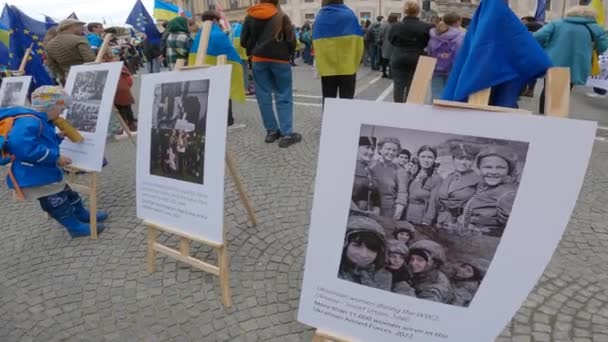 Mei München Duitsland Protest Van Oekraïners Odeonsplatz Rally Tegen Oorlog — Stockvideo