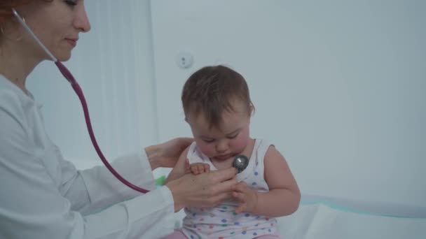 Niña Médico Para Chequeo Médico Pediatra Paciente Bebé Paciente Infantil — Vídeo de stock