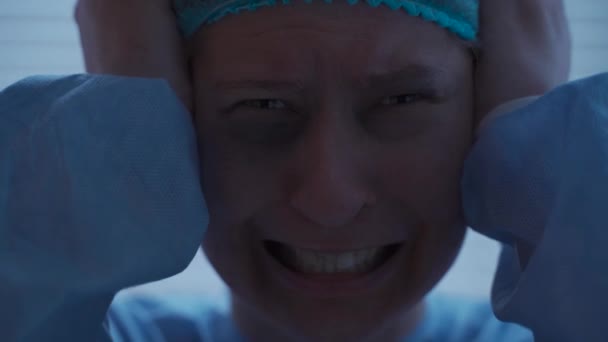 Våld Hemmet Fysisk Skada Hjälplösa Offer Porträtt Gråtande Kvinna Sjukhus — Stockvideo