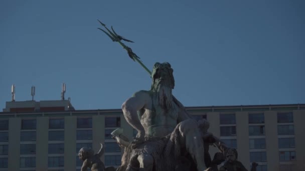 Марта 2022 Берлин Германия Фонтан Нептун Нептунбруннен Площади Александерплац Александерплац — стоковое видео