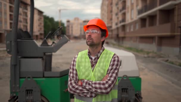 Portrait Male Construction Worker His Hands His Chest Proudly Looking — Stock Video