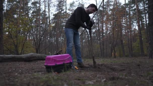 Sad Man Digging Grave Shovel Pet Mitt Owner Dead Cat — Stock video