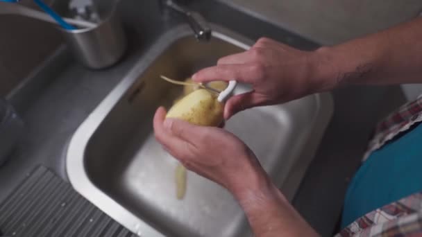 Bachelor Cooking Dinner Home Kitchen Healthy Food Theme Man Peels — Vídeo de Stock