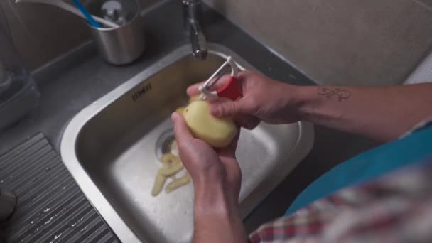 Man Peels Potatoes Special Vegetable Peeler Healthy Food Theme Male — 图库视频影像