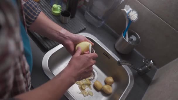 Bachelor Cooking Dinner Home Kitchen Healthy Food Theme Man Peels — Vídeo de stock