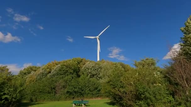 Egy Ökológiai Energiaforrás Szélmalom Egy Hegyen Münchenben Szélturbina Németországban Turbinás — Stock videók