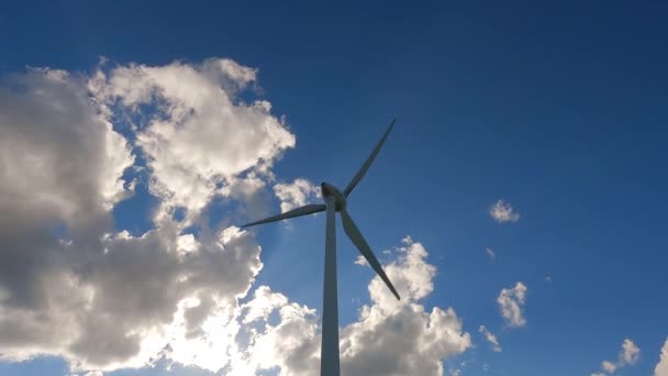 Uma Fonte Ecológica Energia Moinho Vento Numa Montanha Munique Turbina — Vídeo de Stock