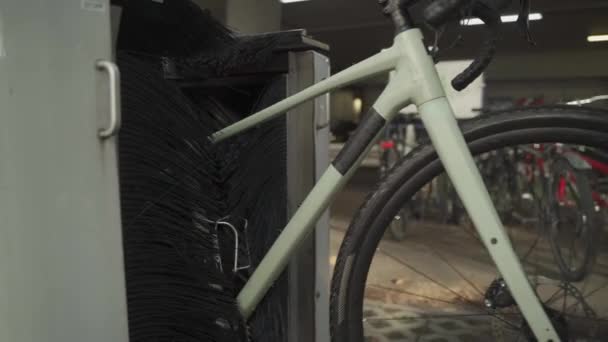 Тема Cycling Infrastructures Europe Велосипедист Моет Велосипед Автомойке Германии Самообслуживание — стоковое видео