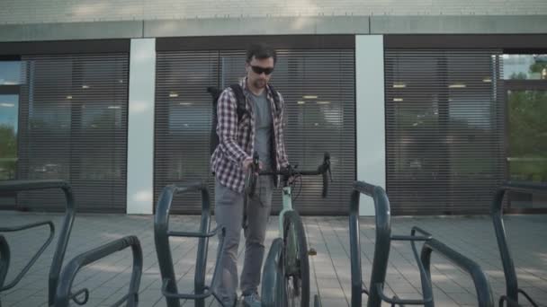 Parchi Ciclistici Serrature Biciclette Nel Parcheggio Biciclette Pubblico Germania Sicurezza — Video Stock