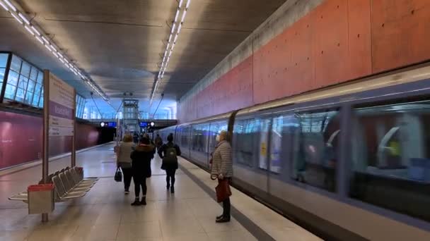 September 2022 Munich Germany Subway Train Arrives Platform Messestadt West — Stock Video