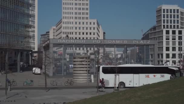 Května2022 Německo Berlín Potsdamer Platz Bahnhof Hlavní Vchod Berlínské Nádraží — Stock video