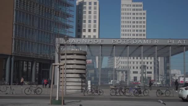 Maja 2022 Niemcy Berlina Platz Poczdamski Bahnhof Główne Wejście Dworca — Wideo stockowe