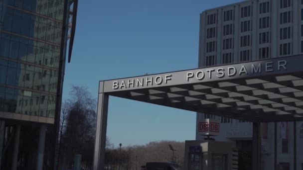 Μαΐου 2022 Γερμανία Βερολίνο Πότσνταμερ Πλατς Μπάχνοφ Κύρια Είσοδος Του — Αρχείο Βίντεο