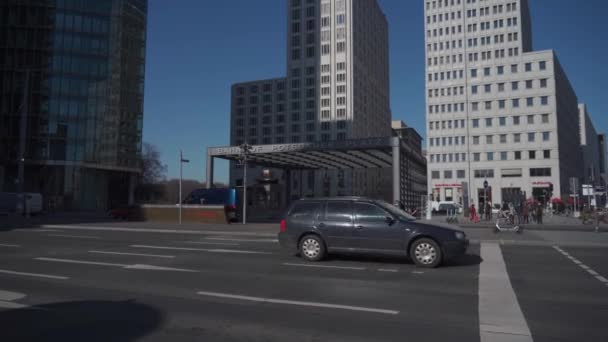 Maj 2022 Tyskland Berlin Potsdamer Platz Bahnhof Huvudingången Till Järnvägsstationen — Stockvideo