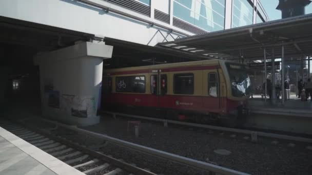 2022 Március Berlinben Németországba Bahn Berlin Külvárosi Vonat Tömegközlekedés Berlinben — Stock videók