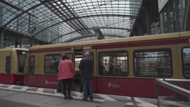Marzo 2022 Berlino Germania Treno Suburbano Bahn Berlin Trasporti Ferroviari — Video Stock