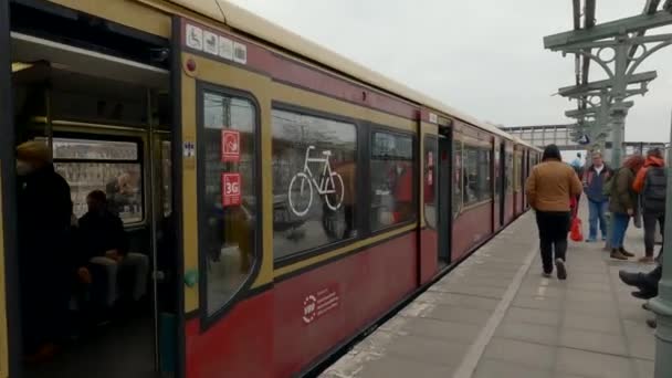 Березня 2022 Берлін Німеччина Берлінський Приміський Поїзд Громадський Залізничний Транспорт — стокове відео