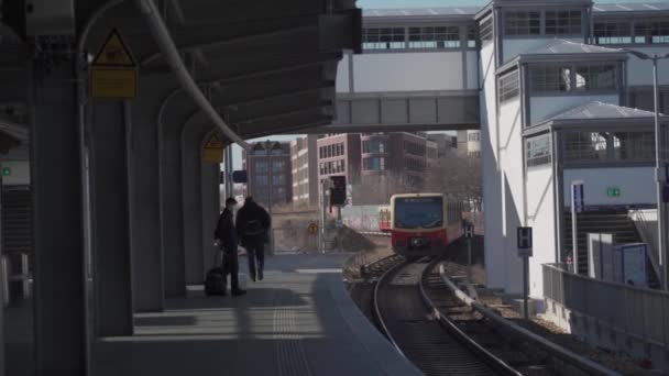 Března2022 Berlín Německo Bahn Berlín Příměstský Vlak Veřejná Železniční Doprava — Stock video