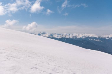 Kafkasların kış dağları