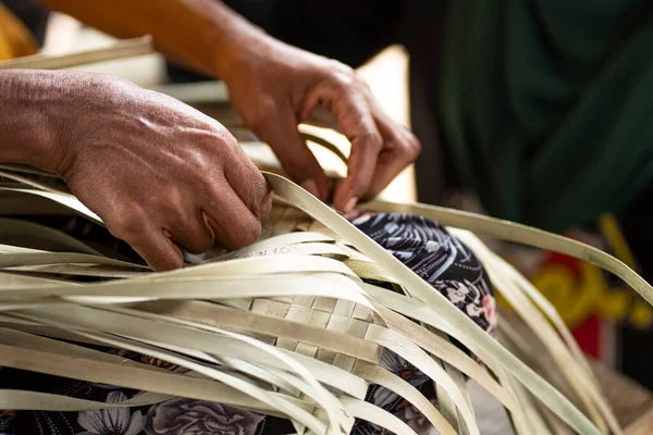 Close Traditional Weaving Done Indigenous People Using Bur Rush Plant — Stockfoto