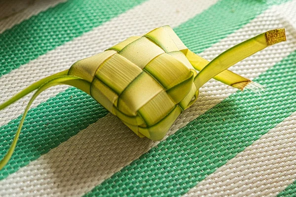 Coconut Leaves Weaved Making Ketupat Traditional Malay Cuisine Eid Celebration — 스톡 사진