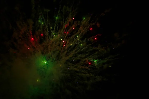 Exibição Fogos Artifício Coloridos Com Céu Preto Como Fundo — Fotografia de Stock