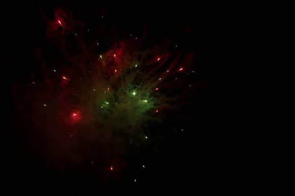 Farbenprächtiges Feuerwerk Mit Schwarzem Himmel Als Hintergrund — Stockfoto