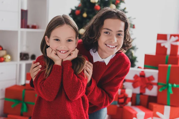 Portrait of two attractive cheerful siblings cuddling bonding dream December wintertime christmastime at home house indoors — Stock Photo, Image
