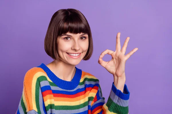 Photo of reliable lady show okey sign approve deal wear striped pullover isolated violet color background — Stock Photo, Image