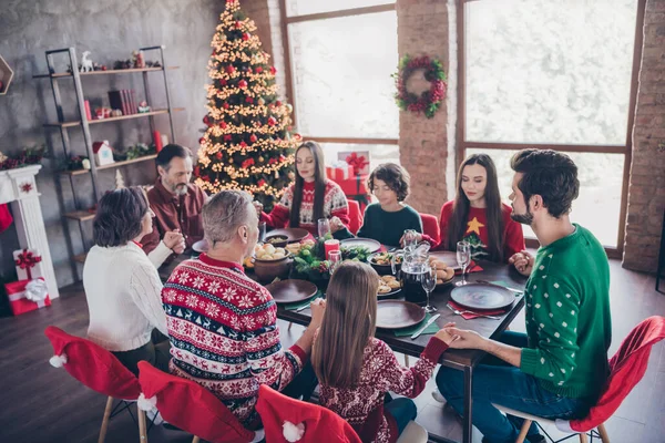 Full body photo of small preteen school wife husband retired pensioner people pray xmas dinner inside house home — Photo