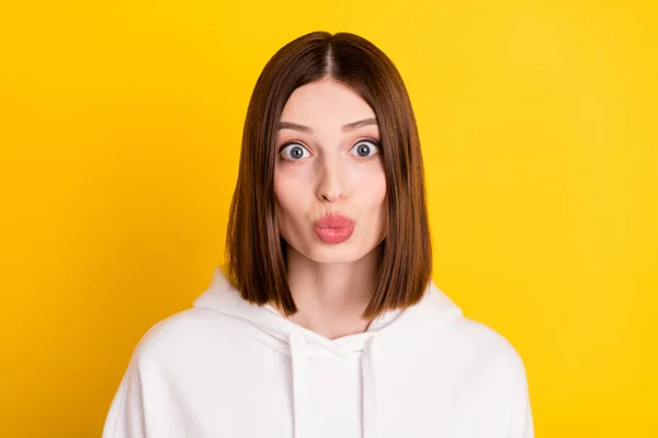Foto de romântico encantador namorada lábios enviar ar beijo desgaste branco sweatshirt isolado cor amarela fundo — Fotografia de Stock