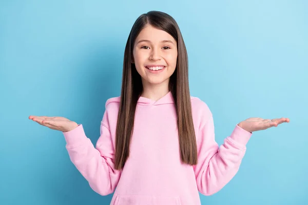Photo of impressed sweet schoolgirl dressed pink outfit showing scales holding arms empty space isolated blue color background — Stock Photo, Image