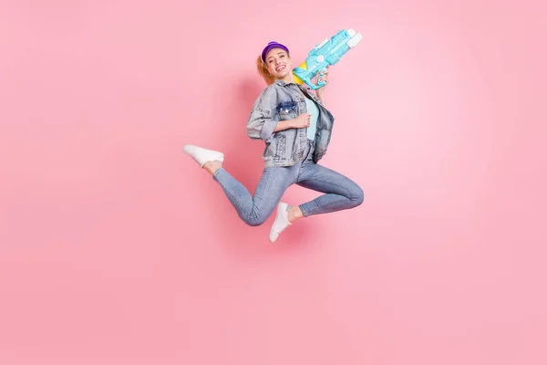 Full Size Photo Funky Blond Millennial Lady Play Watergun Wear — Stock Photo, Image