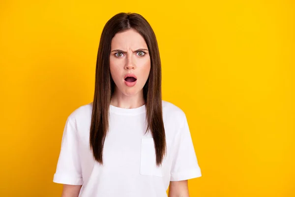 Photo of shocked amazed crazy scared afraid woman hear unexpected news information isolated on yellow color background — 图库照片