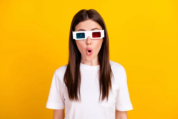 Photo of young girl amazed shocked surprised watch 3d movie thriller isolated over yellow color background — Stockfoto