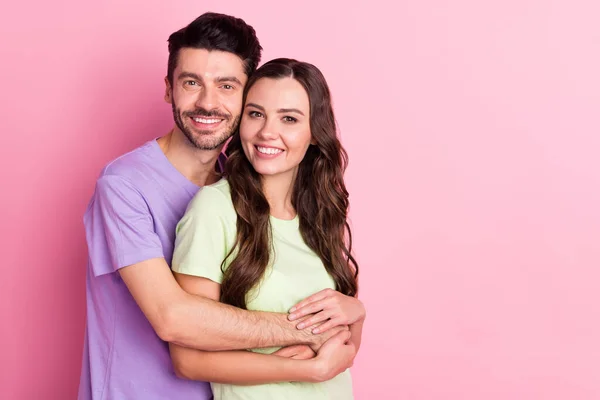 Portrait of attractive sweet tender cheerful couple embracing sweetheart isolated over pink pastel color background — Stock Photo, Image