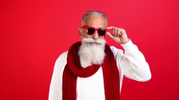 Irritado cansado Papai Noel animador decolar cabeça agitação de vidro solar dar resposta sem noção — Vídeo de Stock