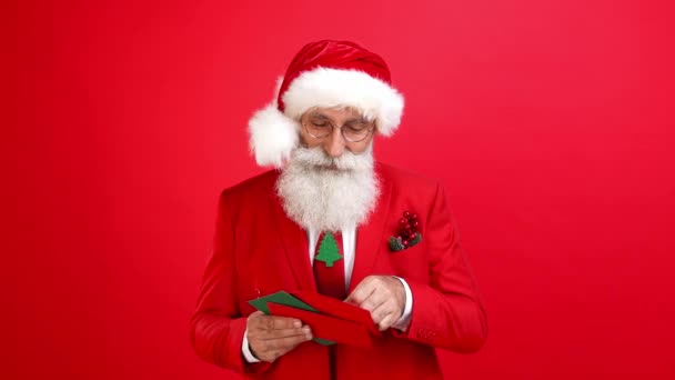 Allegro consegna lavoratore Santa officina leggere lettere — Video Stock