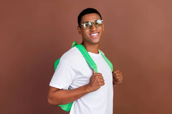 Profilseite Foto Von Jungen Afrikanischen Mann Brille Halten Rucksack September — Stockfoto