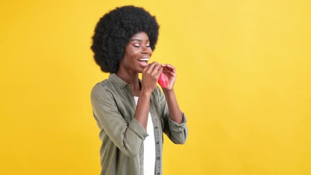 Adorable glad excited lady laugh enjoy inflating balloon — Stock Footage Adorable glad excited lady laugh enjoy inflating balloon Stock Video