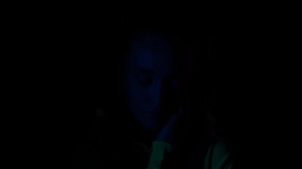Studio shot projector licht schaduw zachte dame gebeurtenis abstract effect achtergrond — Stockvideo