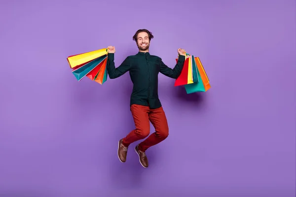 Foto Impressionado Sorte Jovem Vestido Inteligente Roupas Casuais Saltando Alta — Fotografia de Stock