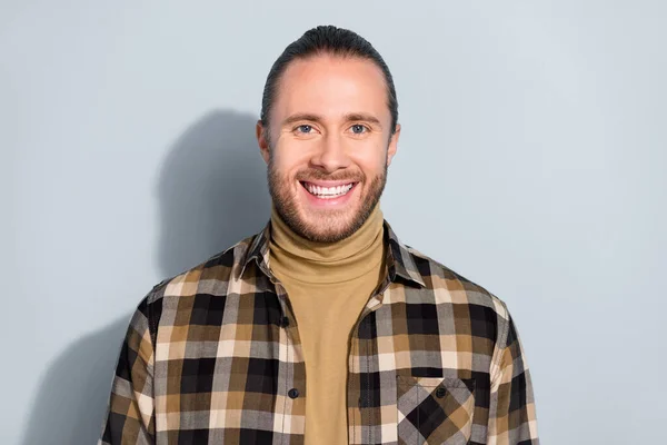 Photo of young man good mood toothy smile visit dentist cavity protection isolated over grey color background — Stockfoto