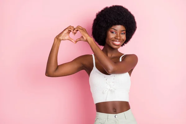 Photo Affectionate Pretty Lady Hands Showing Heart Gesture Wear Cropped — Stock Photo, Image