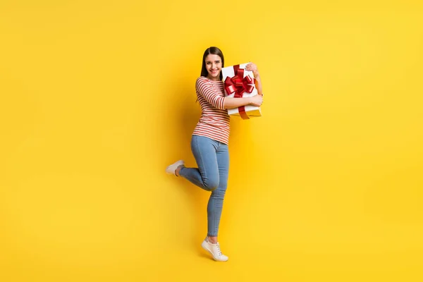 Lunghezza Completa Dimensione Del Corpo Vista Attraente Allegra Ragazza Che — Foto Stock